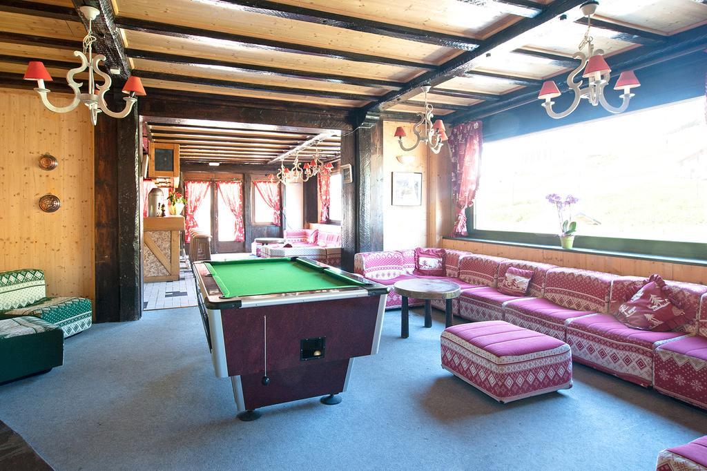 Madame Vacances Hotel Le Christina Alpe d'Huez Exterior foto