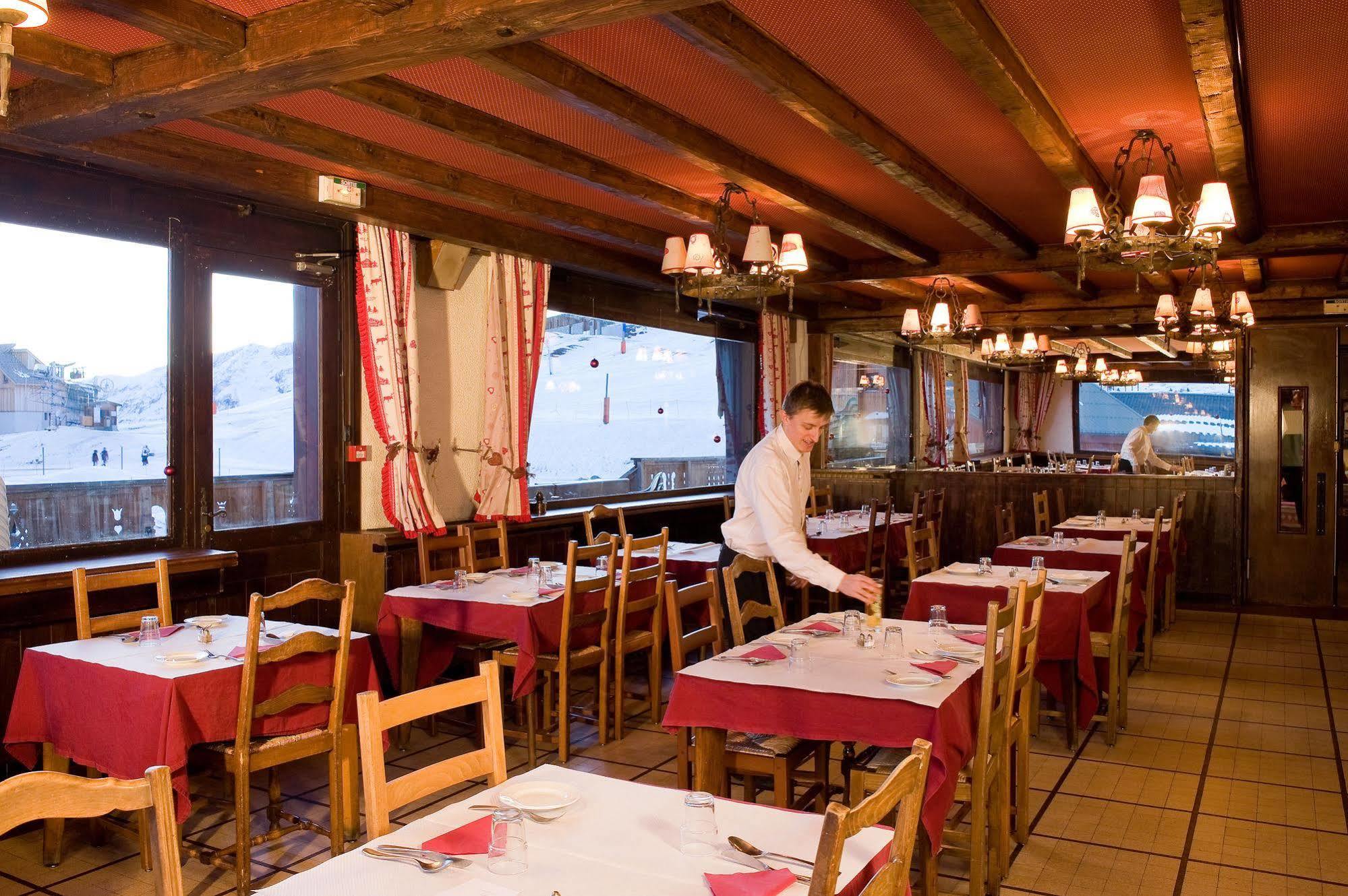 Madame Vacances Hotel Le Christina Alpe d'Huez Exterior foto